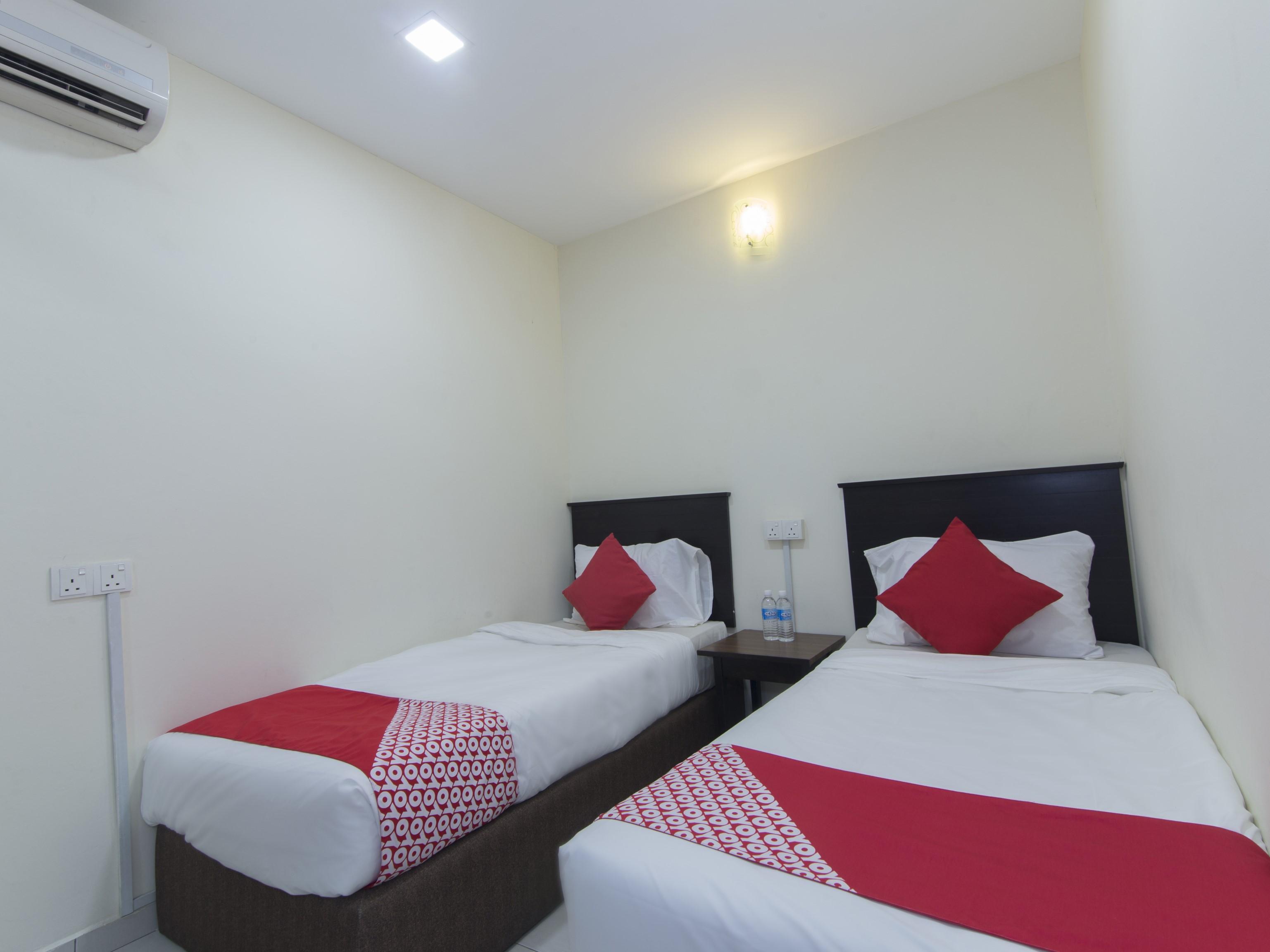 Oyo 91130 Hotel 91 Bukit Mewah Каджанг Экстерьер фото
