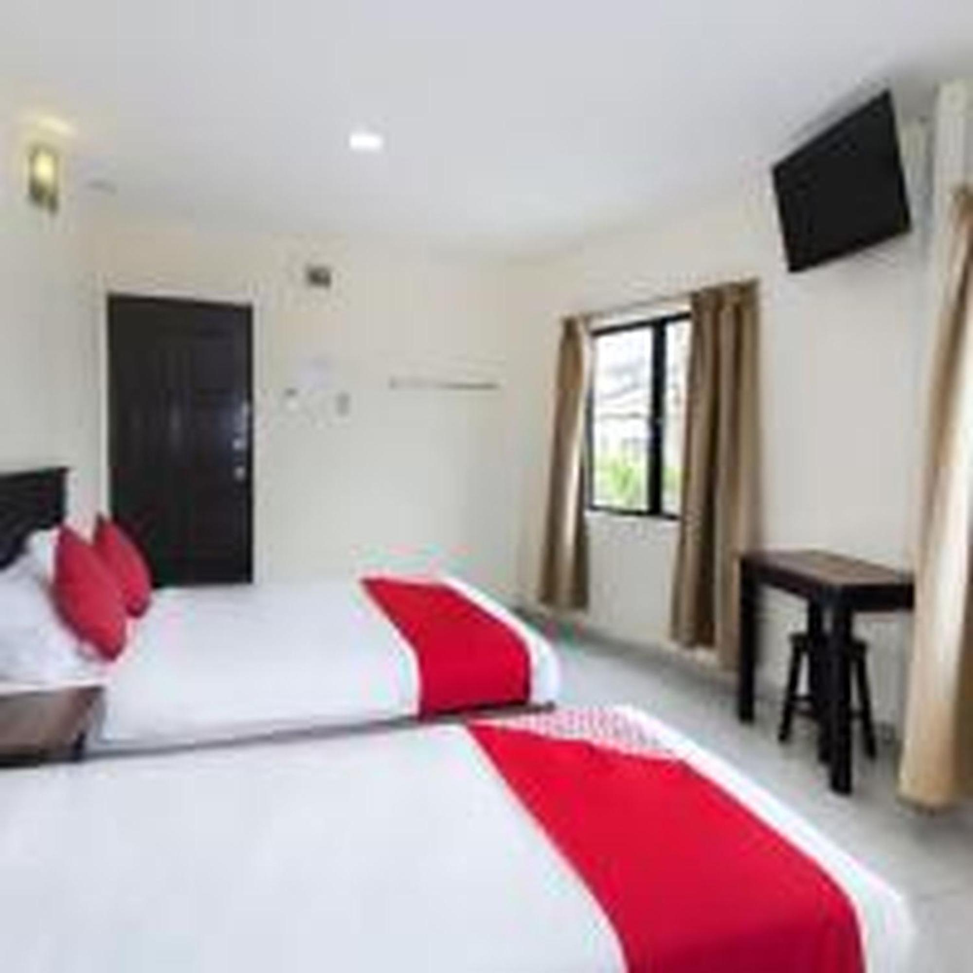 Oyo 91130 Hotel 91 Bukit Mewah Каджанг Экстерьер фото