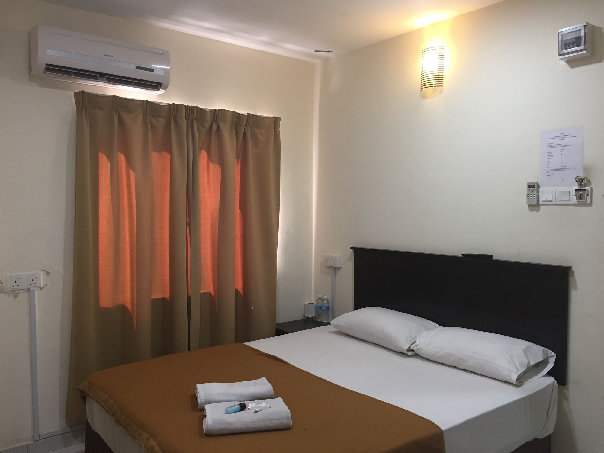 Oyo 91130 Hotel 91 Bukit Mewah Каджанг Экстерьер фото